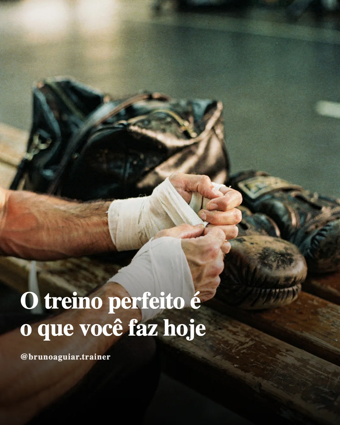Capa de carrossel de personal trainer, com foto real: “O treino perfeito é o que você faz hoje”